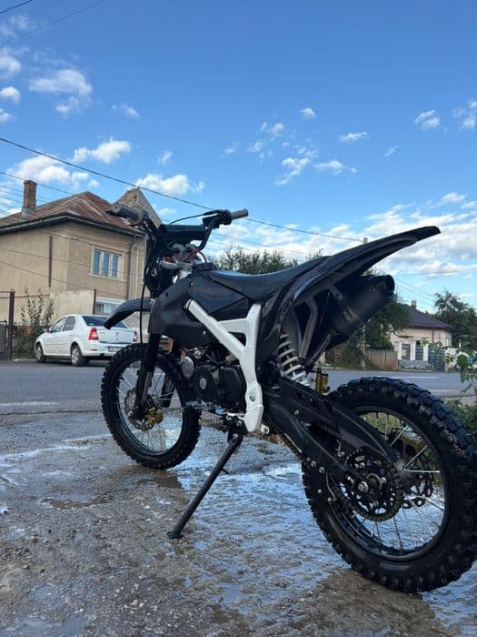 De vanzare moto cross 125
