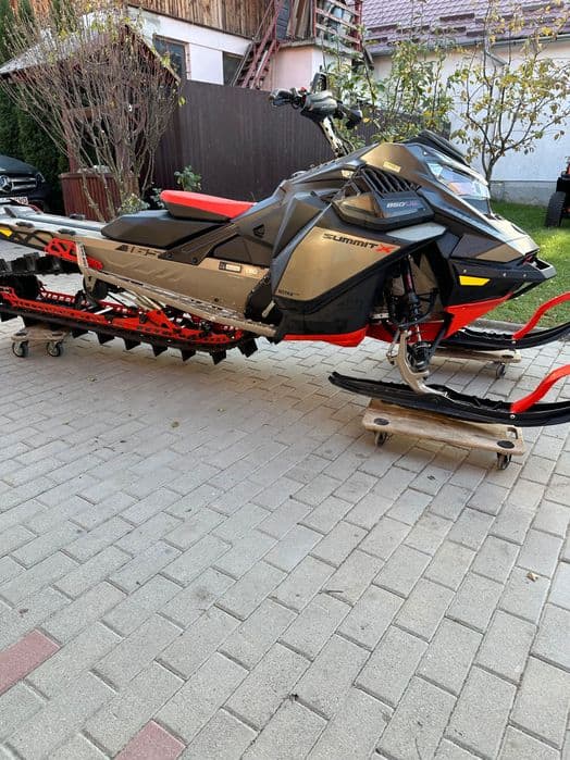 Snowmobil Ski Doo Summit X TURBO 850 E-TEC SHOT 2022