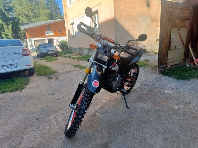 Vând Cross Enduro (S) Beta M4 motocicletă pentru pretenţios