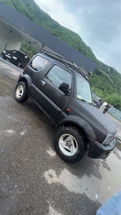 Vand sau schimb “SUZUKI JIMNY “