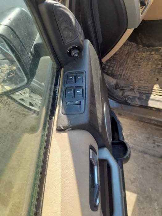 dezmembrez dezmembrari land rover discovery 3 2.7 an 2008 2009