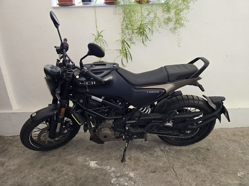 Husqvarna svartpilen 401 (ca noua)