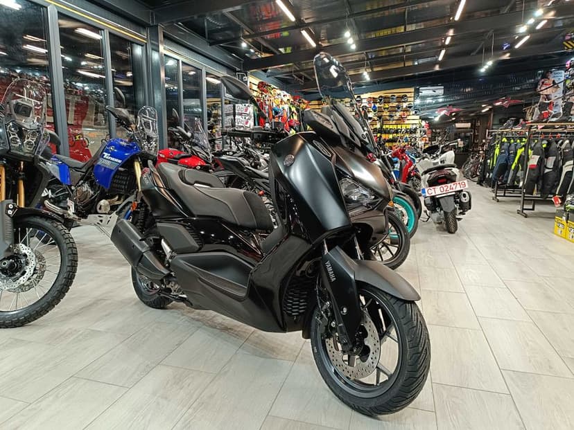 Yamaha XMax 300 TechMax nou PROMO-  prin EST BIKE Campina