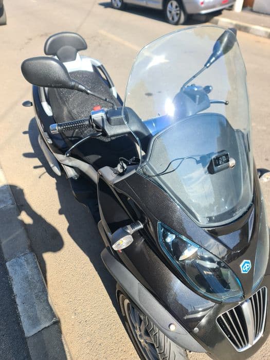 Piaggio mp3 250i se conduce cu B