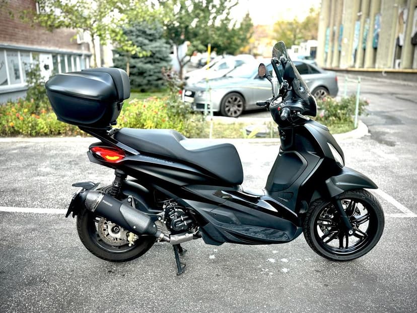 Piaggio Beverly 300 Deep Black + Accesorii