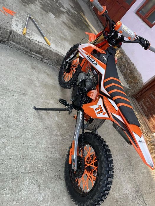 Vand crss 125 cc in stare perfecta de functionare