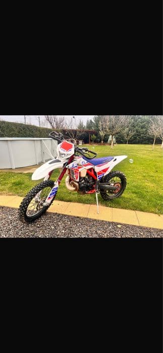 Motivicleta Enduro  BETA 300 cm, RR ,  RACING EDITION  2019