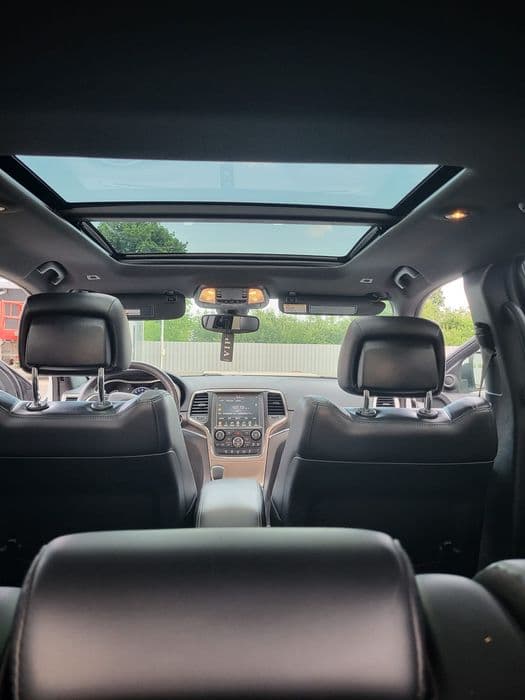 Jeep Grand Cherokee vând sau schimb cu autoturism