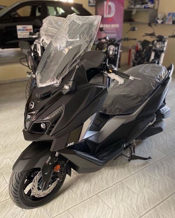 Sym Cruisym 300cc și Piaggio Medley 125cc