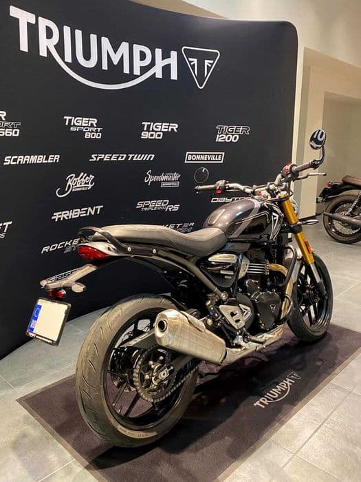 Motocicleta Triumph Speed 400 2025 Second | Rate | Leasing