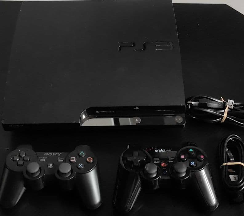 PlayStation 3 model slim modat,45 jocuri de top, 2 manete,cabluri