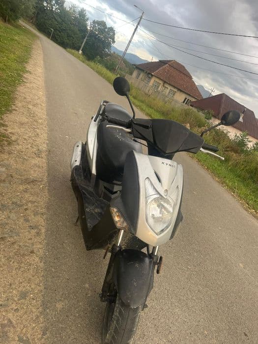 Vând scuter kymco agility50 4T