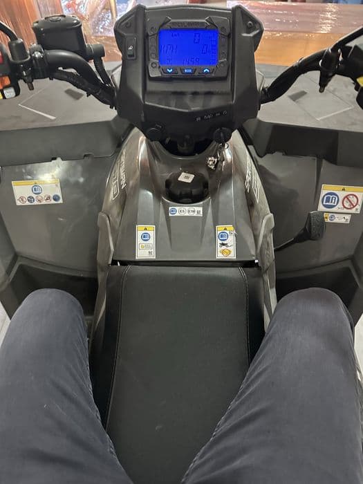 Vand atv Polaris aproape nou!!