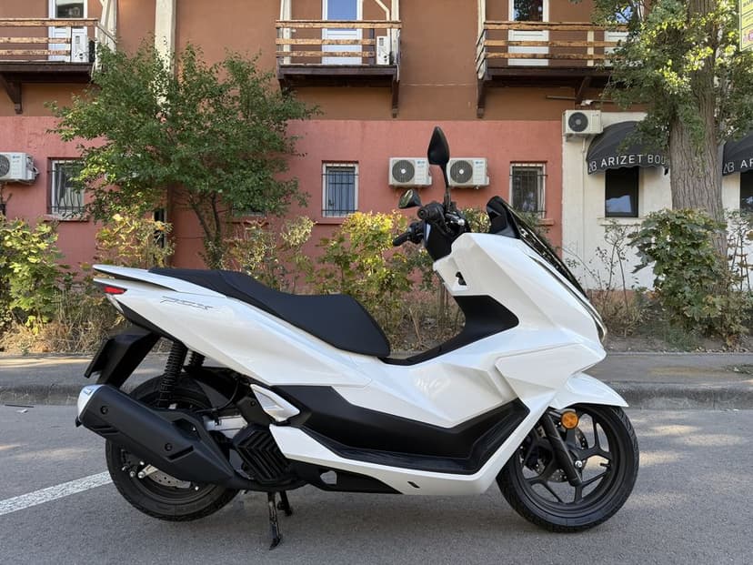 Honda  PCX  125 cm3  / AN 2025