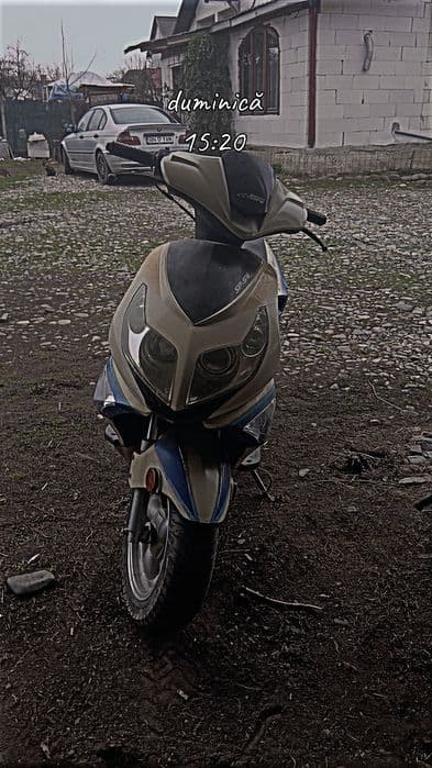 Vând sau schimb scuter