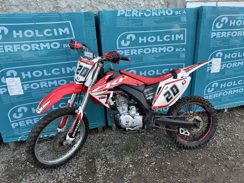Vând crosss honda cu motor de 250cc tmmp