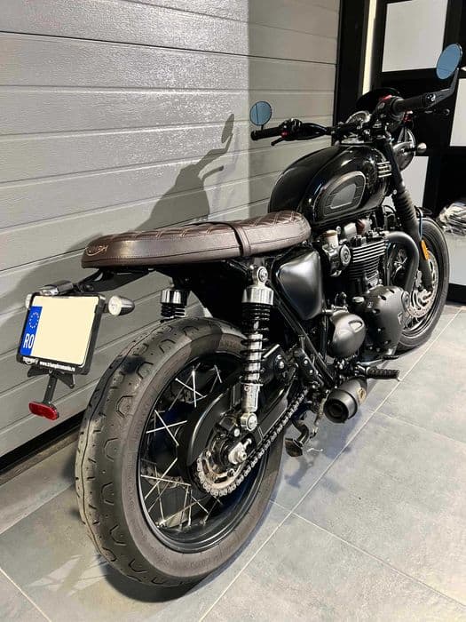 Motocicleta Triumph Bonneville T120 Black Custom Second 2020