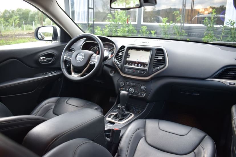 Jeep cherokee limited 2.2 cutie automată 9 trepte.131500km