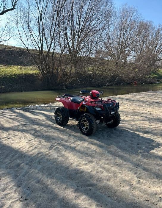 Vând Suzuki king quad