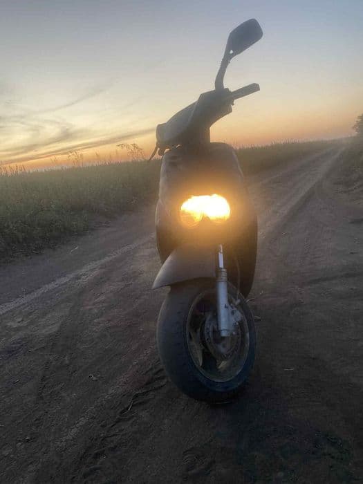 Vând scuter 80cc în 2 T