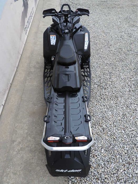 Promo Snowmobil Ski-Doo Summit NEO+ 600 EFI 2025