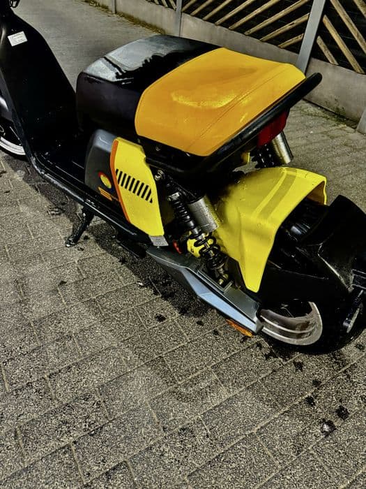 scuter electric moped