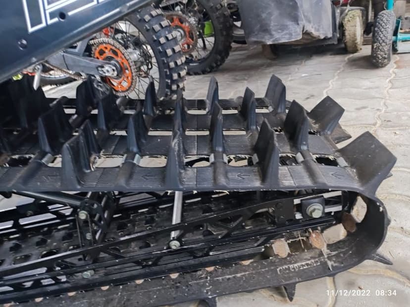 snowmobil poláris skidoo