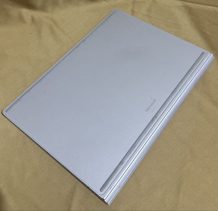Ofertă! Microsoft Surface Book!