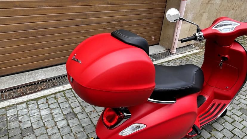 Vespa Primavera S 50 – 2020, roșu mat, 1.400 km