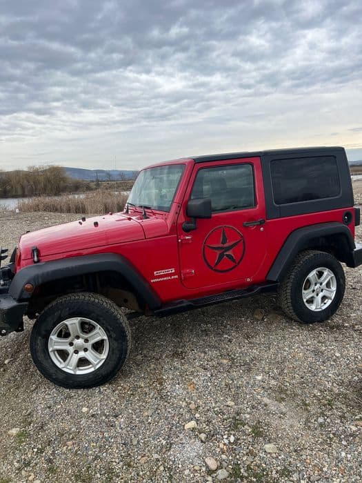 Vând Jeep Wrangler sport .