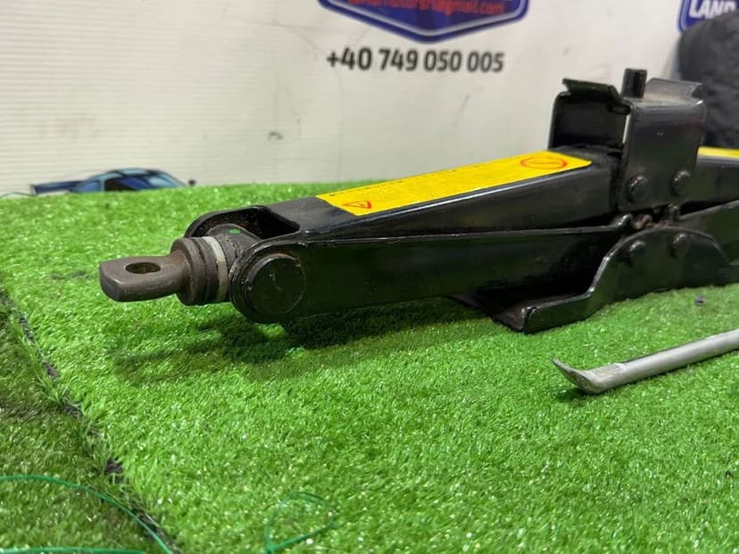 CRIC ROATA REZERVA LAND ROVER DISCOVERY 3 2.7 DIESEL 2007 COD OEM KAJ500122 5H3217080BA 2005-2009