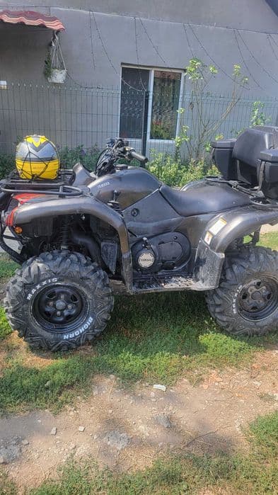Vând sau schimb. Yamaha grizzly 660cm