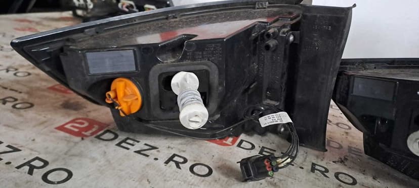 Triple / Stop dreapta spate Land Rover Discovery Sport cu LED / cu BEC