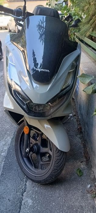 Scuter Honda PCX 125, garantie 2026, 2700 km