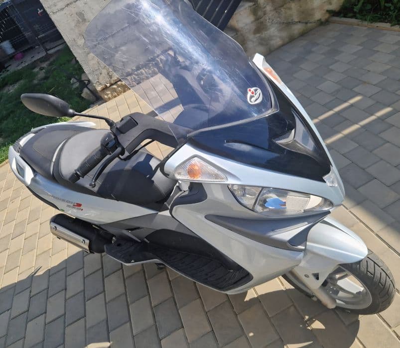 Scuter Malaguti Madison III  250 – An 2010 – Doar 753 km