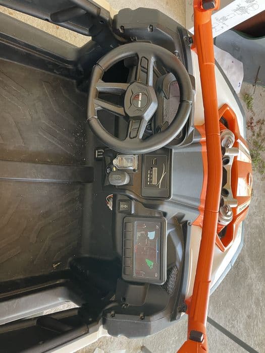 Masinuta UTV electric Premier Can-Am Maverick Speed RC, 2 locuri, 24V