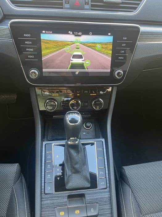 Skoda Superb 218cp Plug-in Hybrid ACC volan/parbriz încălzit Keyless