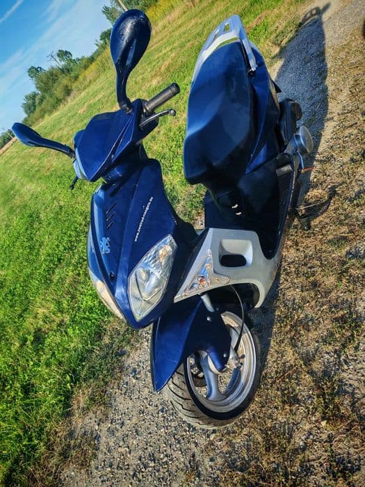 Vând scutter Peugeot 125 in 4 timpi din 2009 impecabil