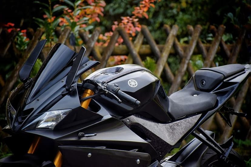 Yamaha yzf 125 2018 cu Abs pot ajuta la transport yzfr125 cbr rc mt du