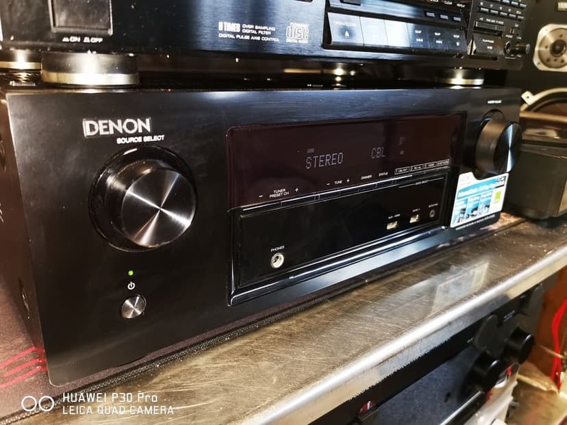 Receiver, amplificator 5.1 Denon AVR-X1000, cu telecomanda și microfon