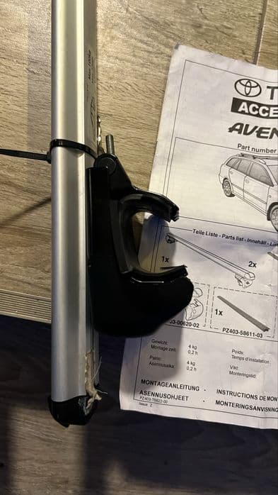 Bare transversale portbagaj Toyota Avensis Jeep Suzuki Samurai Thule