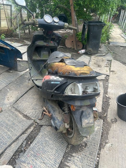 Vând 2 scutere, 500 lei fix, ambele