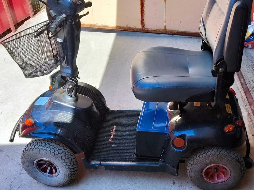 Scuter electric pentru persoane cu handicap