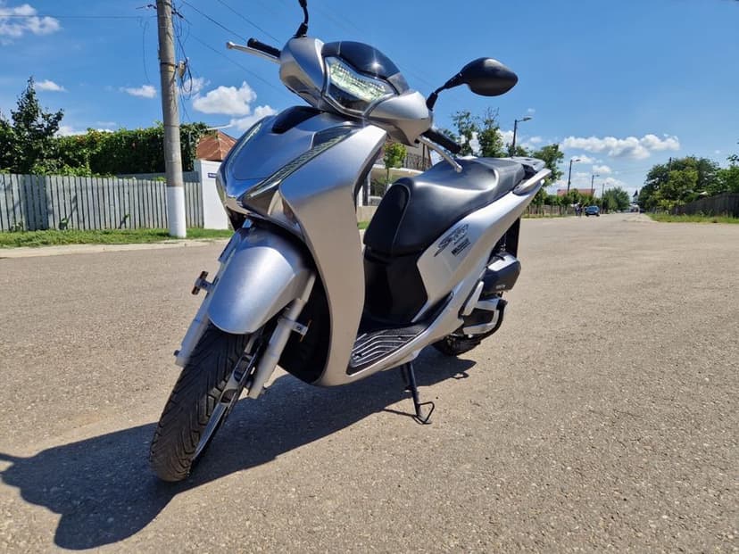 Honda sh 125i 2018 PERMIS CATEG B led abs /start stop  keyless go etc