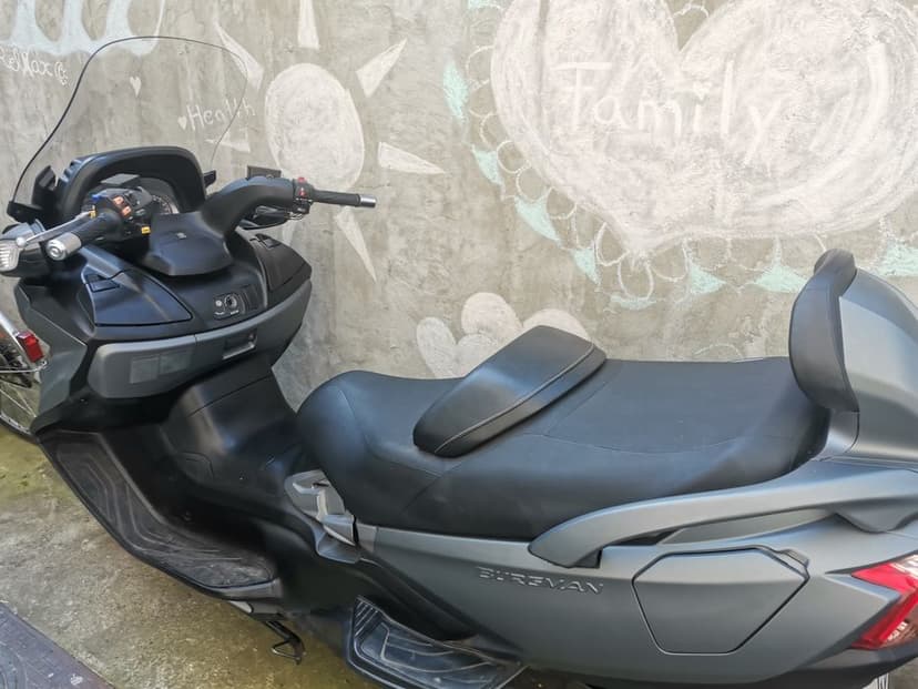 Burgman AN 650 maxiscooter/Vespa 250 gts