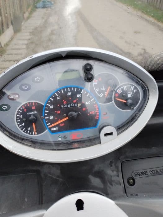 Vând KYMCO 125S porneste la sfert de cheie
