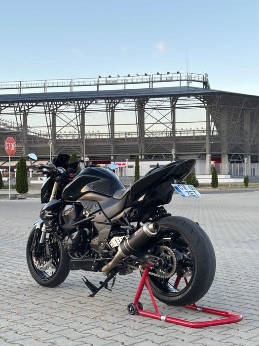 Kawasaki Z1000 Naked - Touring Edition