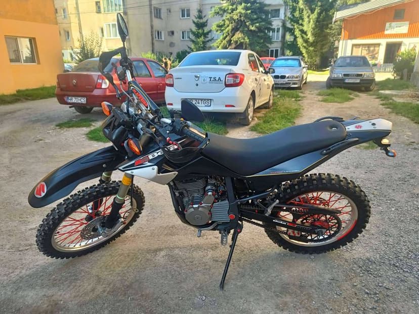Vând Cross Enduro (S) Beta M4 motocicletă pentru pretenţios