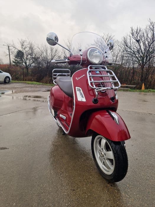 Vespa   300   GTS