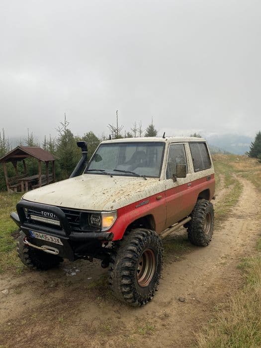 Toyota land cruiser lj 70